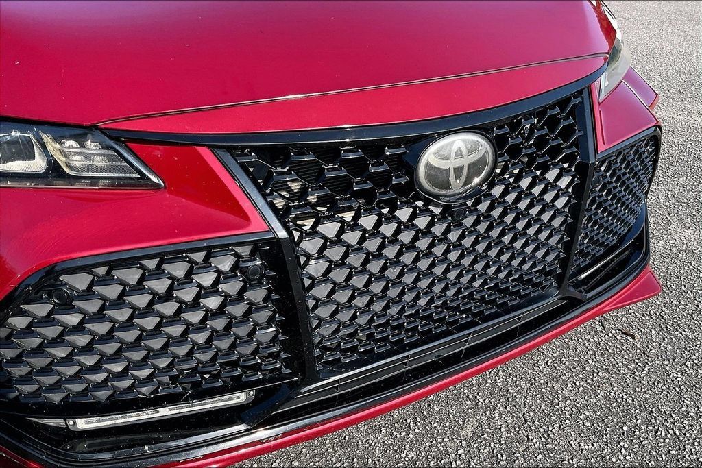 Used 2019 Toyota Avalon XSE FWD image 28
