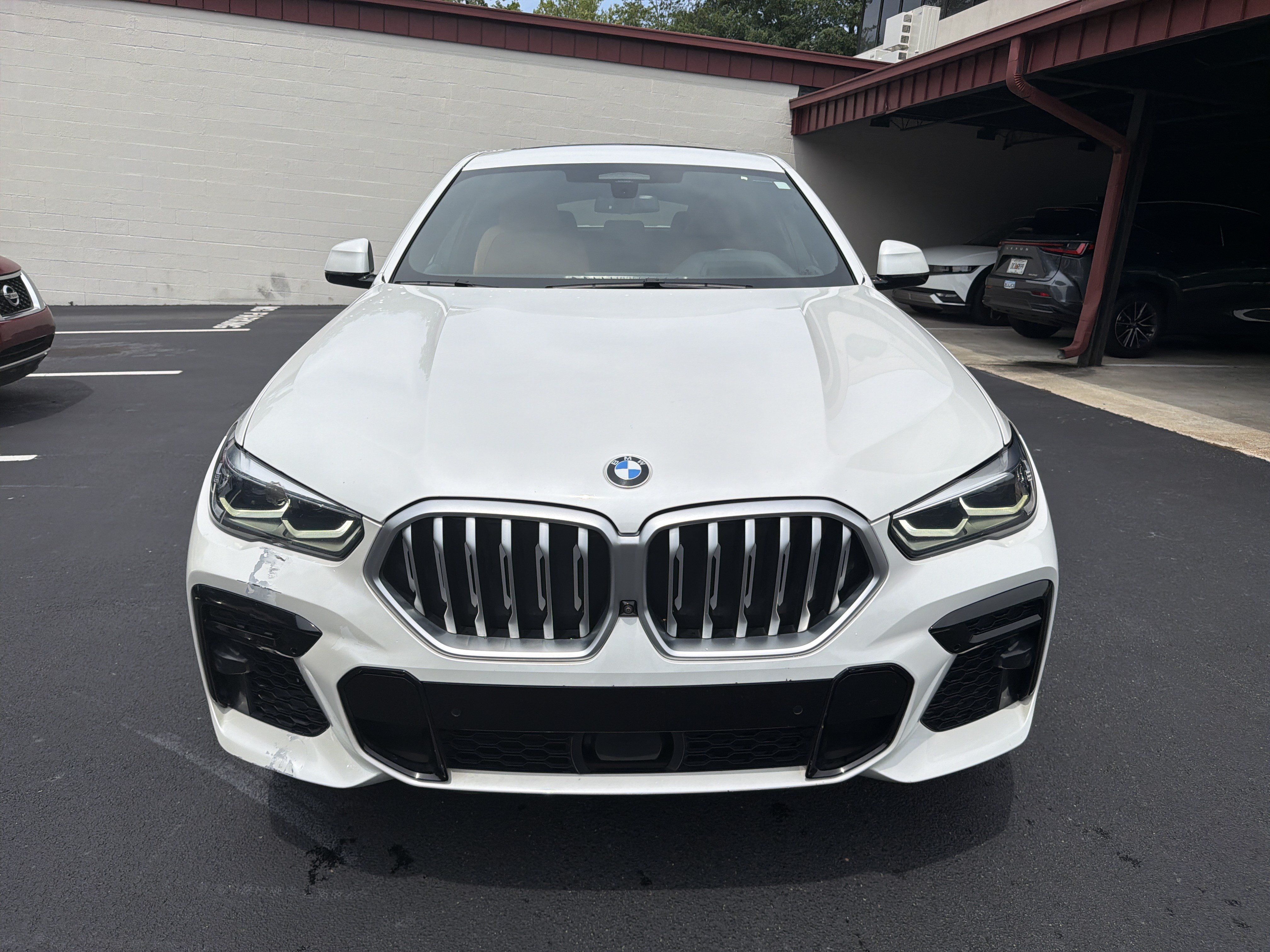 Used 2022 BMW X6 xDrive40i w/ M Sport Package AWD/4WD image 2