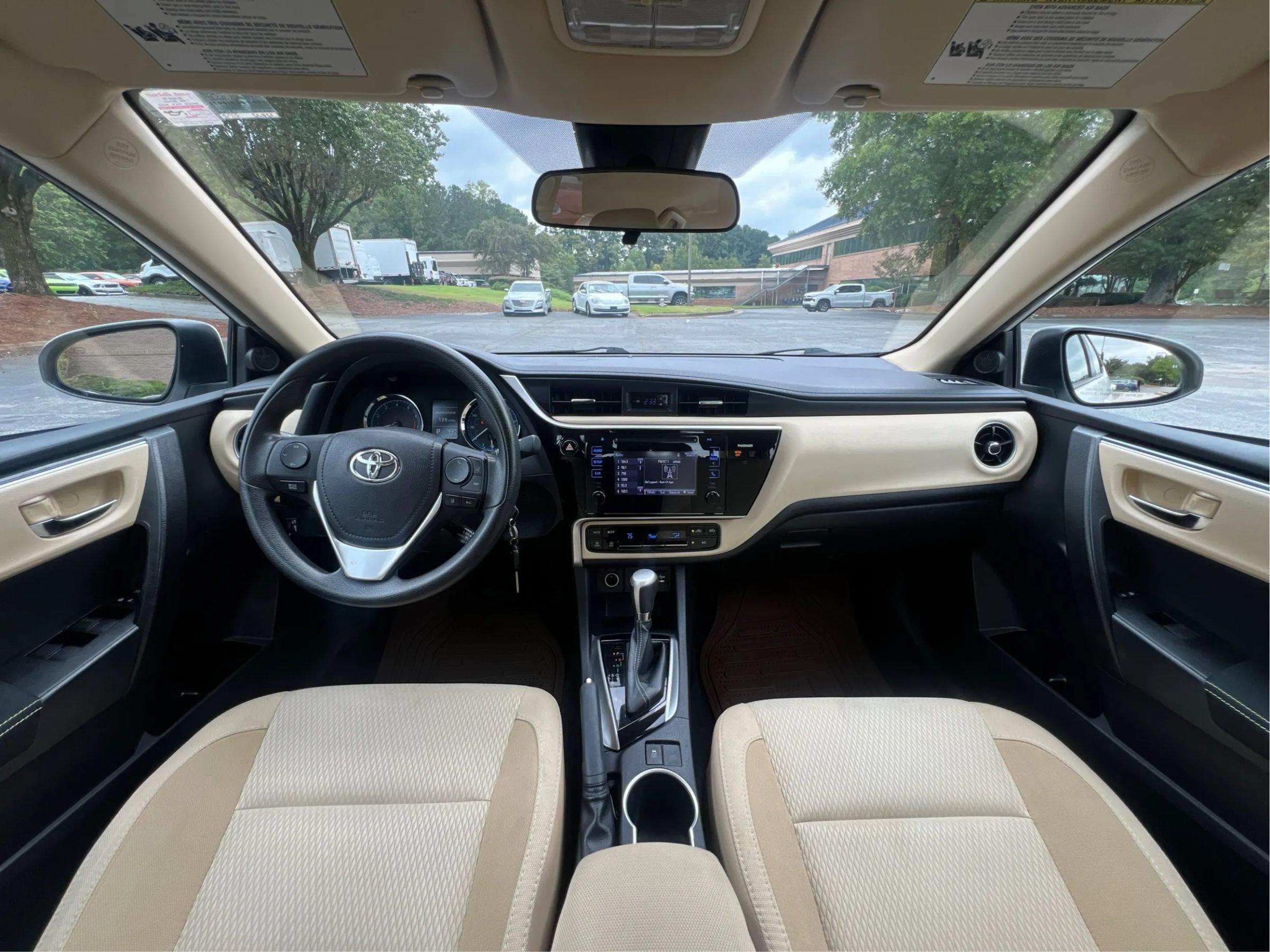 Used 2017 Toyota Corolla LE FWD image 29