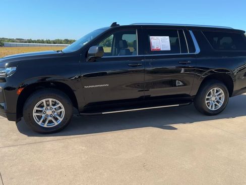 Used 2024 Chevrolet Suburban LT AWD/4WD image 4