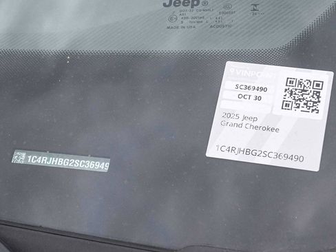 New 2025 Jeep Grand Cherokee Limited image 38