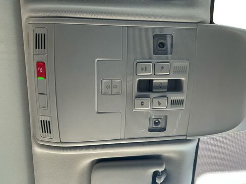 New 2025 Volkswagen Taos SEL image 18