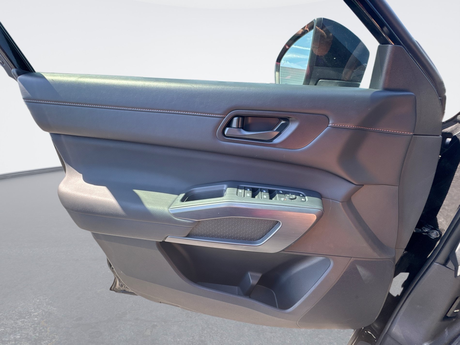 Used 2025 Nissan Pathfinder Rock Creek AWD/4WD image 29
