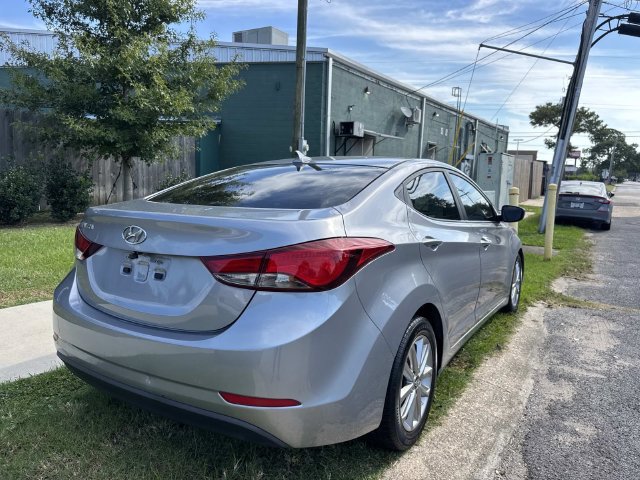 Used 2015 Hyundai Elantra SE w/ Option Group 02 FWD image 7