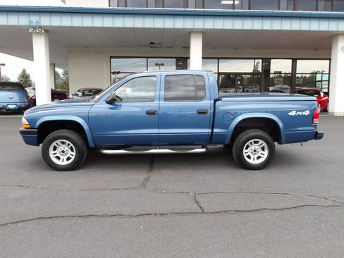 Used 2004 Dodge Dakota Sport w/ Deluxe Convenience Group image 2