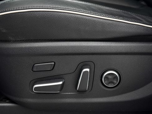 Used 2024 Hyundai Palisade Limited FWD image 32