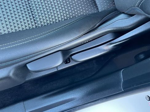 Used 2025 Chevrolet Trax LT w/ LT Convenience Package image 22