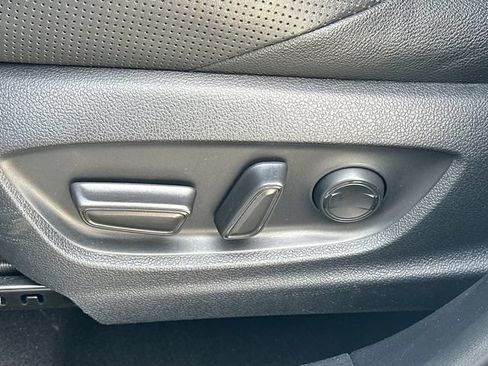 Used 2021 Toyota C-HR Limited FWD image 17