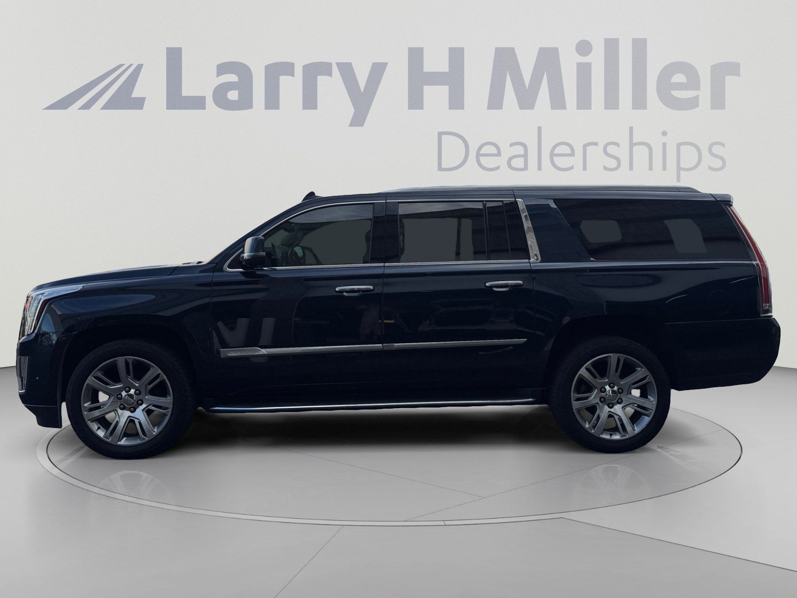 Used 2020 Cadillac Escalade ESV Luxury AWD/4WD image 2