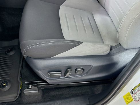 Used 2024 Toyota Tacoma TRD Sport w/ TRD Sport Upgrade Package image 17