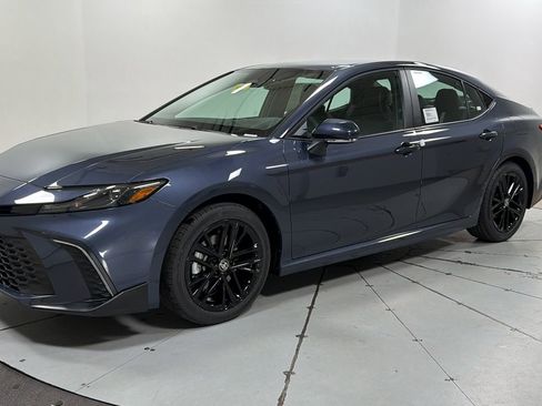New 2026 Toyota Camry SE image 1