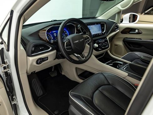 Used 2022 Chrysler Pacifica Limited image 26