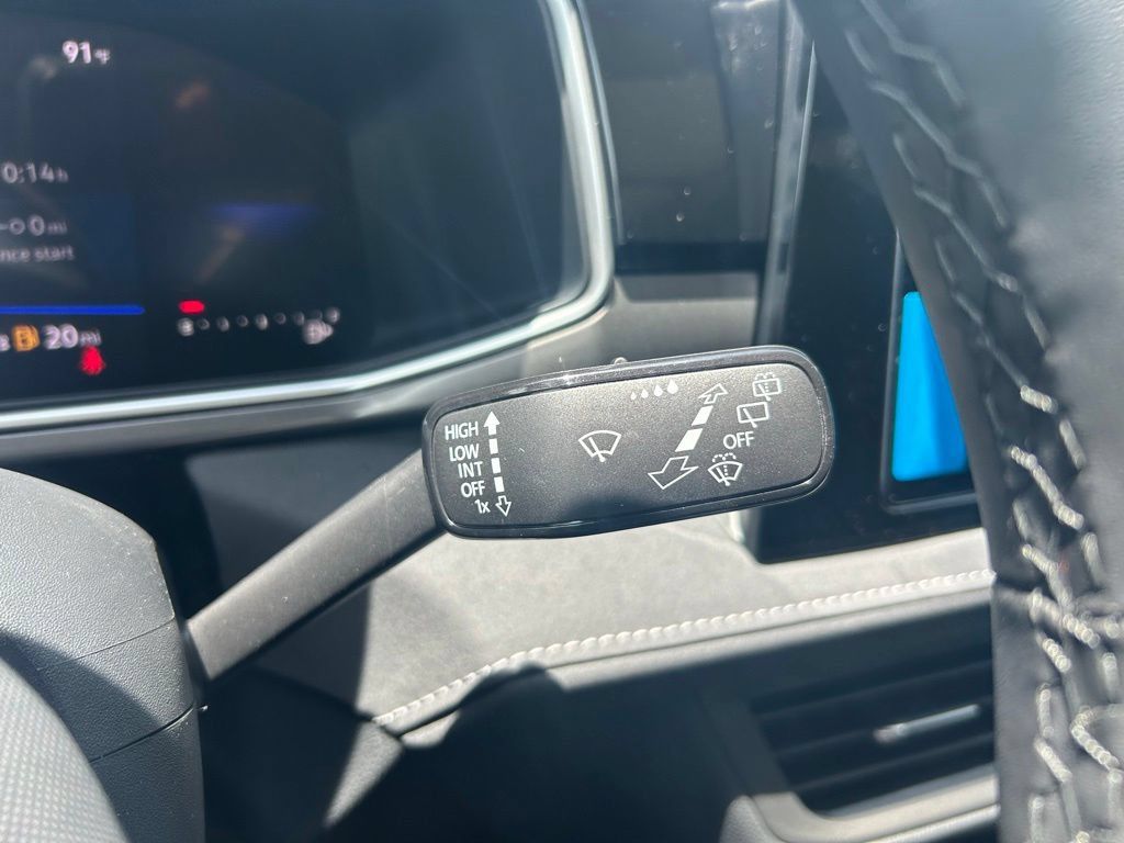 New 2026 Volkswagen Taos SE FWD image 23