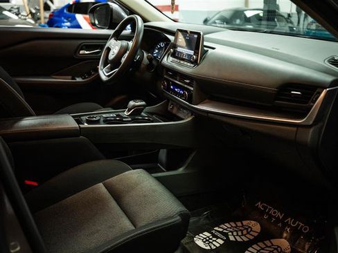 Used 2024 Nissan Rogue SV image 14