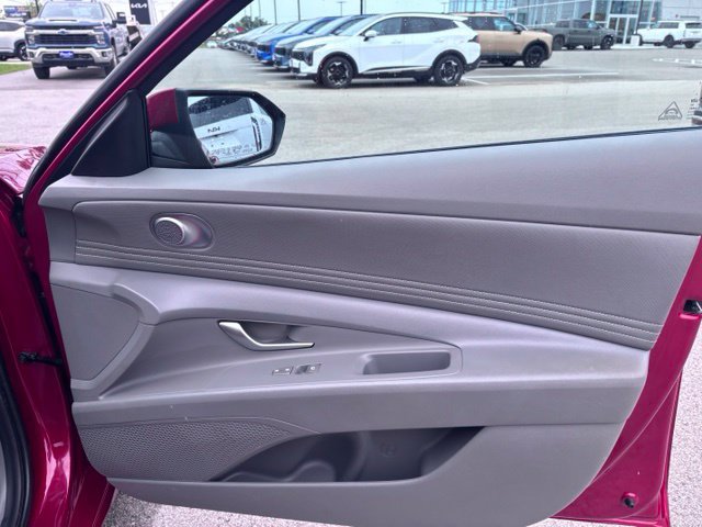 Used 2025 Hyundai Elantra SEL FWD image 50