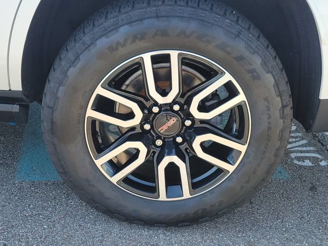 Used 2022 GMC Yukon AT4 w/ AT4 Premium Package AWD/4WD image 5