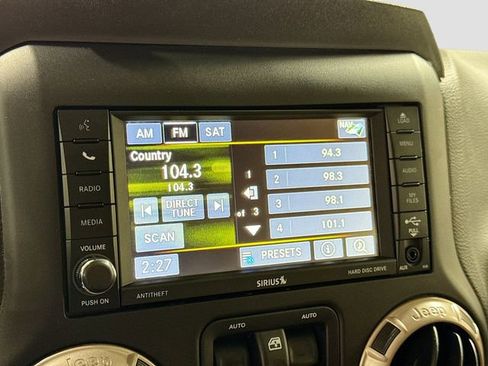 Used 2017 Jeep Wrangler Unlimited Sahara image 14