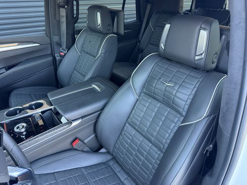 Used 2025 Cadillac Escalade V image 5