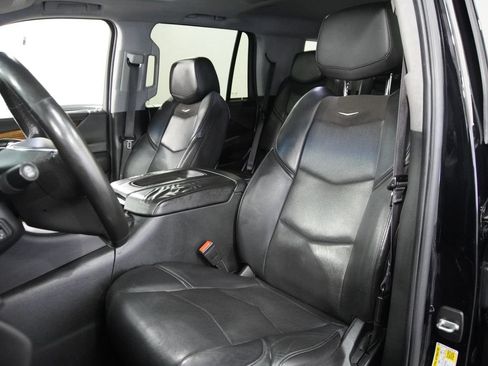 Used 2016 Cadillac Escalade Luxury AWD/4WD image 11