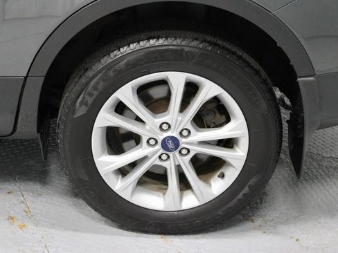 Used 2018 Ford Escape SE w/ Ford Safe & Smart Package FWD image 16