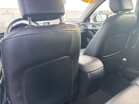 Used 2018 MAZDA MAZDA3 Touring image 22