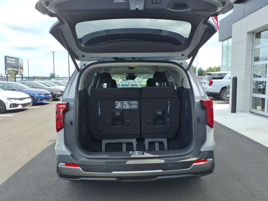New 2027 Kia Carnival EX FWD image 7