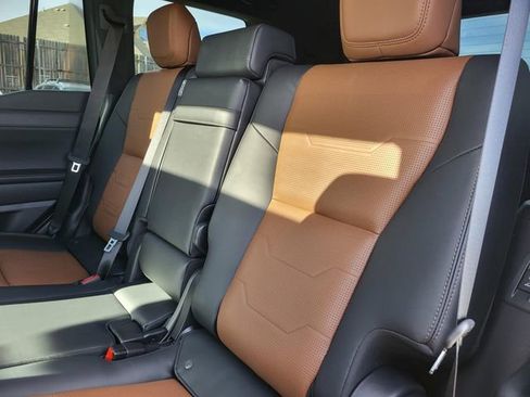 Used 2025 Lexus GX 550 w/ Accessory Package (2T) image 14