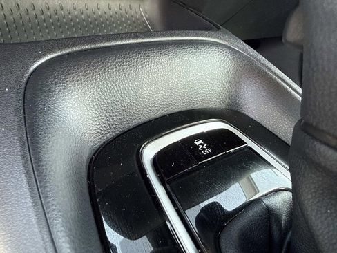 Used 2025 Toyota Corolla LE FWD image 31
