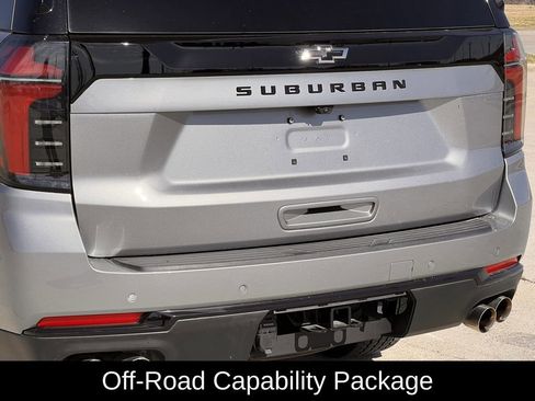 Used 2025 Chevrolet Suburban Z71 image 7