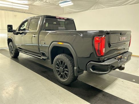 Used 2021 GMC Sierra 3500 Denali w/ Denali Black Diamond Edition image 7
