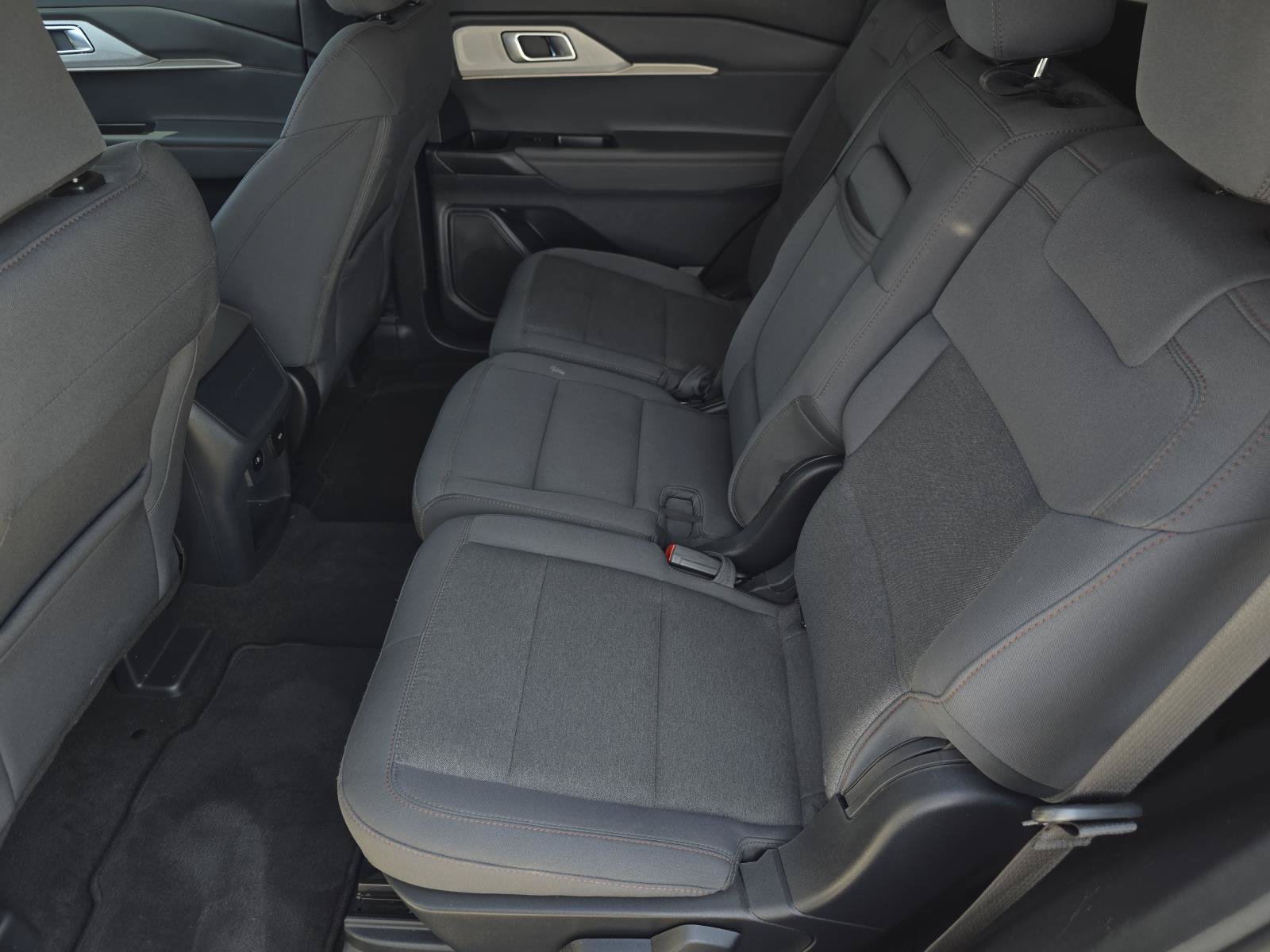 Used 2025 Ford Explorer Active RWD image 27