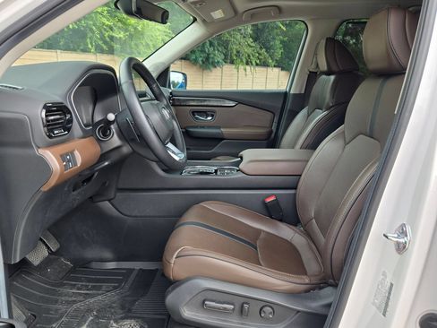 Used 2025 Honda Pilot Elite image 9