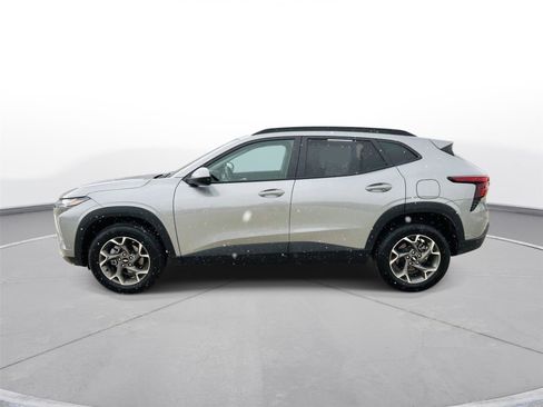 Used 2025 Chevrolet Trax LT w/ Driver Confidence Package image 34