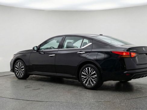 Used 2025 Nissan Altima 2.5 SV FWD image 6
