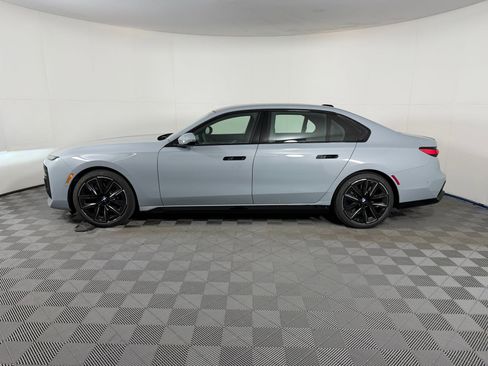 Used 2026 BMW 760i xDrive w/ Executive Package AWD/4WD image 2