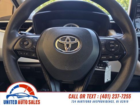Used 2020 Toyota Corolla LE FWD image 16