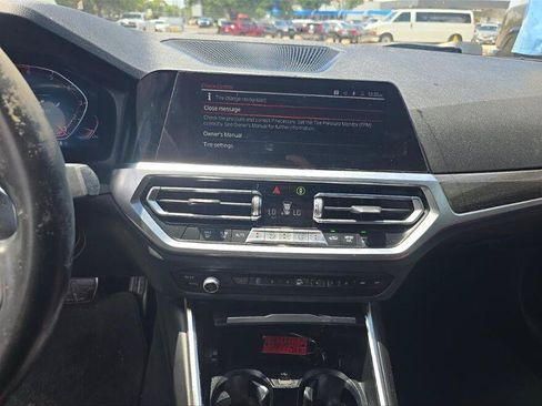 Used 2022 BMW 330i Sedan w/ M Sport Package RWD image 5