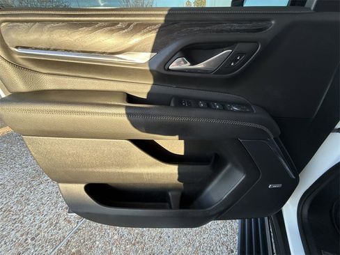 Used 2022 GMC Yukon XL Denali w/ Denali Premium Package image 22