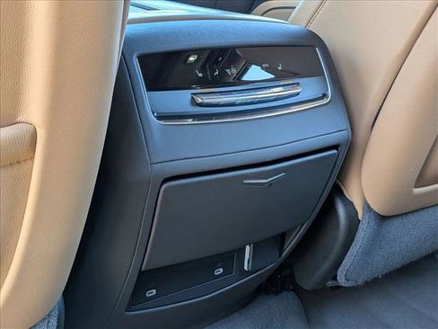 Used 2022 Cadillac Escalade Premium Luxury image 19