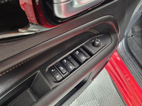 Used 2023 Jeep Compass Limited image 17