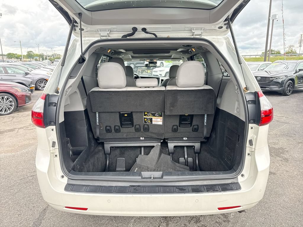 Used 2018 Toyota Sienna Limited Premium w/ Carpet Mat Package AWD/4WD image 9