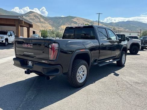 Used 2024 GMC Sierra 3500 AT4 w/ AT4 Preferred Package AWD/4WD image 4