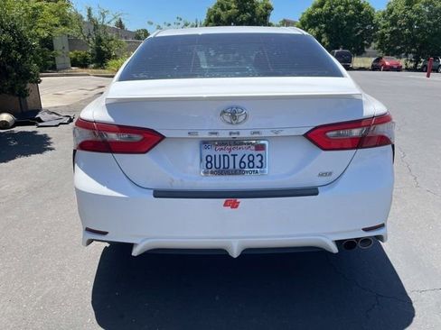 Used 2018 Toyota Camry SE FWD image 5