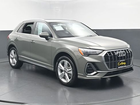 Used 2022 Audi Q3 2.0T Premium w/ Convenience Package AWD/4WD image 3