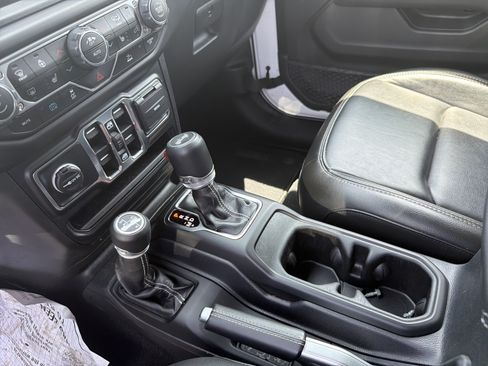 Used 2022 Jeep Wrangler Unlimited Sahara w/ Cold Weather Group AWD/4WD image 27