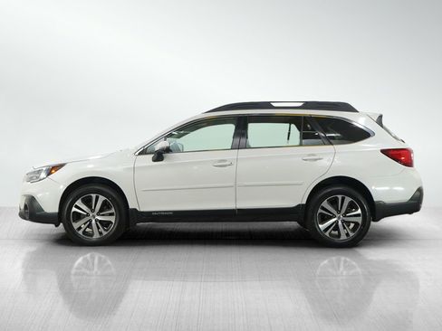 Used 2018 Subaru Outback 3.6R Limited image 2