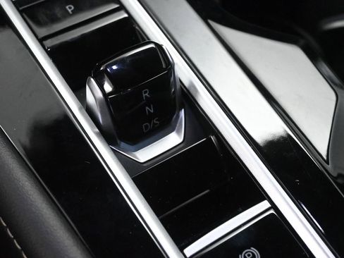 Used 2024 Volkswagen Atlas SE image 24