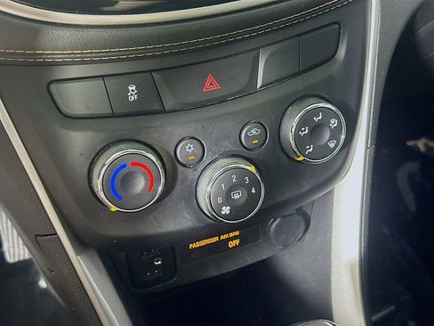 Used 2019 Chevrolet Trax LT w/ LT Convenience Package FWD image 26