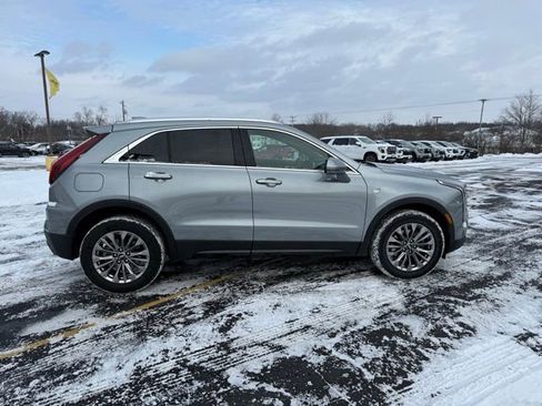 Used 2025 Cadillac XT4 Premium Luxury AWD/4WD image 2
