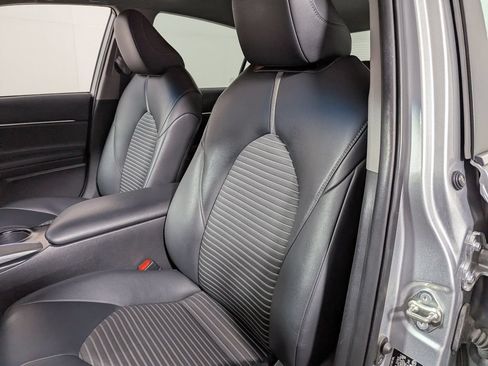 Used 2019 Toyota Camry SE FWD image 11